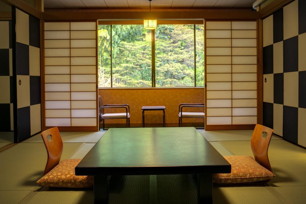 Yugawara-Onsen Komachikan Buitenkant foto