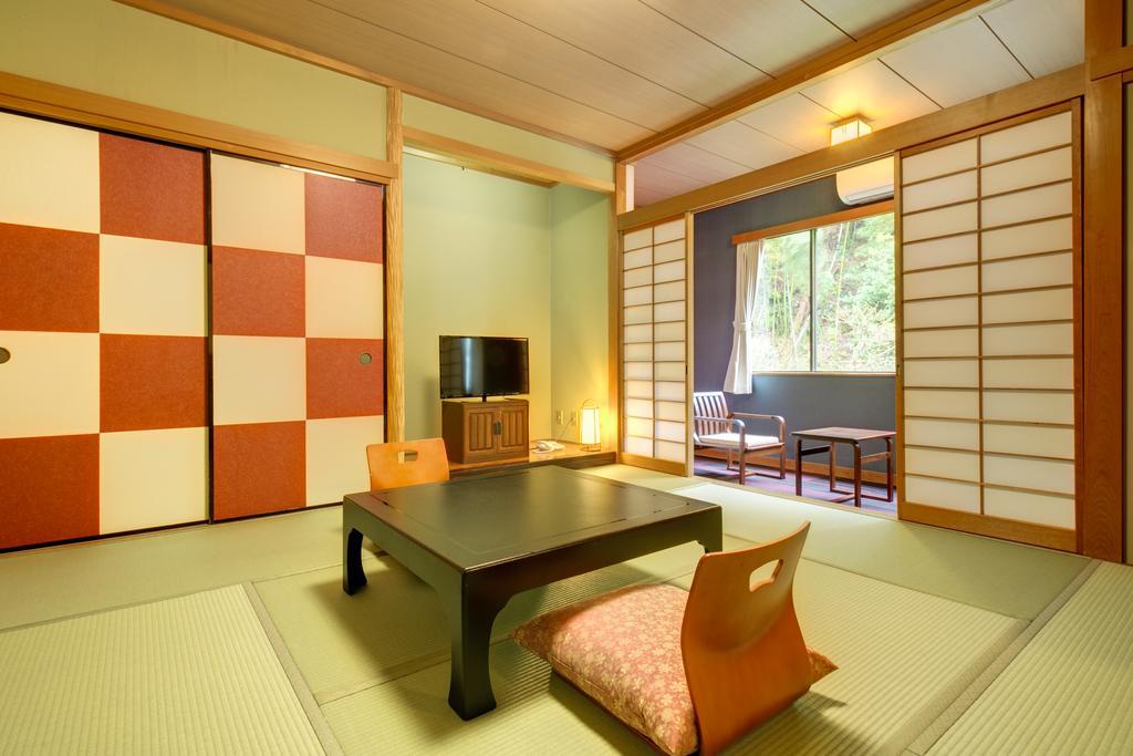 Yugawara-Onsen Komachikan Buitenkant foto