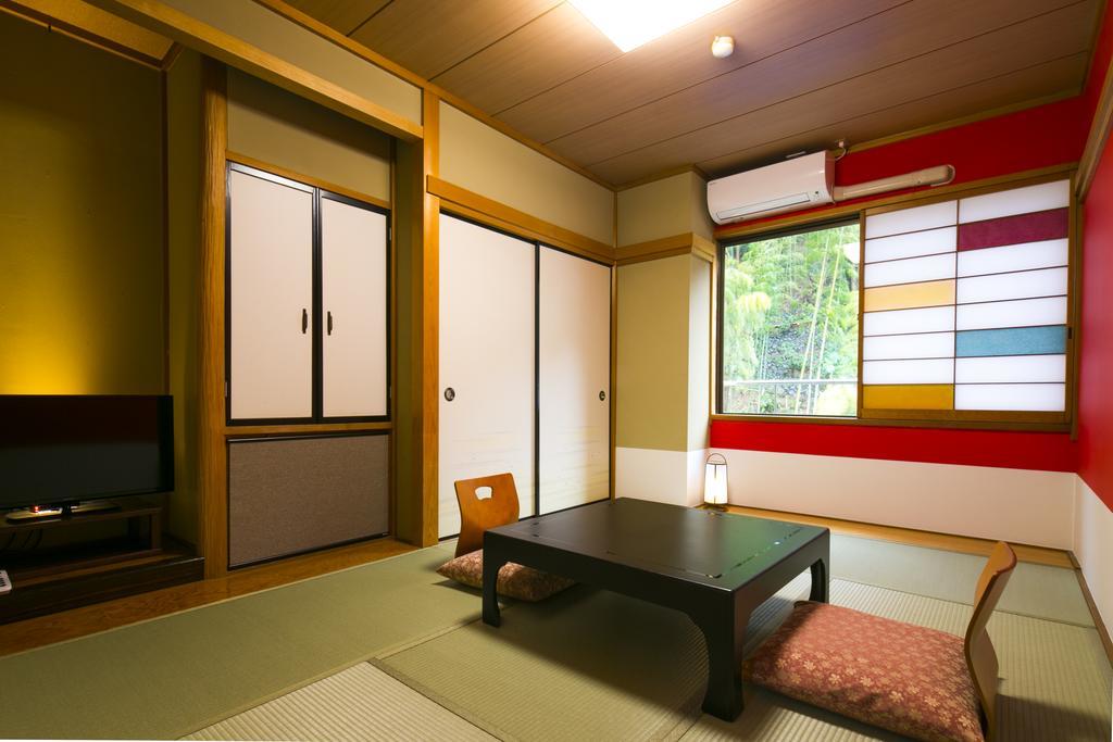 Yugawara-Onsen Komachikan Buitenkant foto