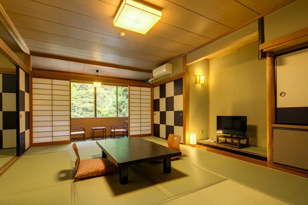 Yugawara-Onsen Komachikan Buitenkant foto