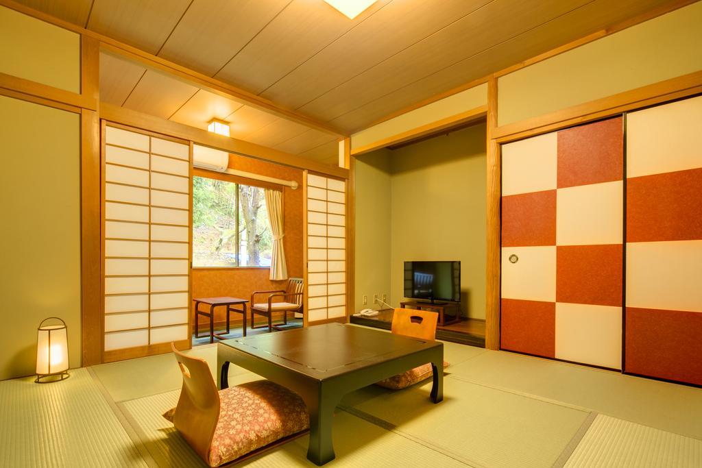 Yugawara-Onsen Komachikan Buitenkant foto