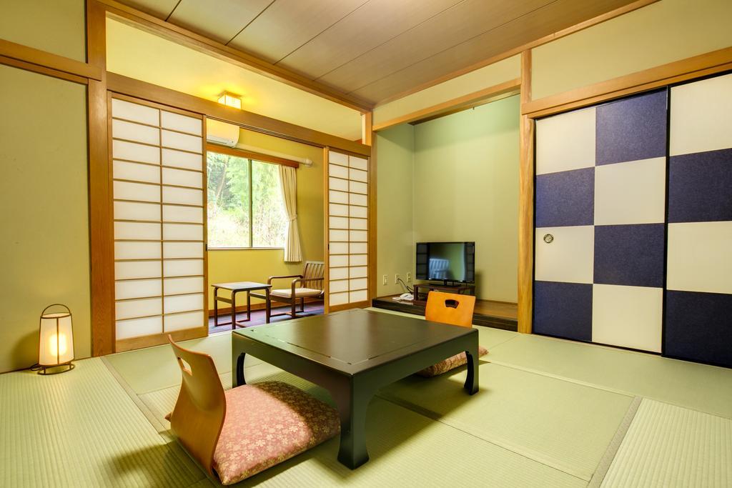 Yugawara-Onsen Komachikan Buitenkant foto