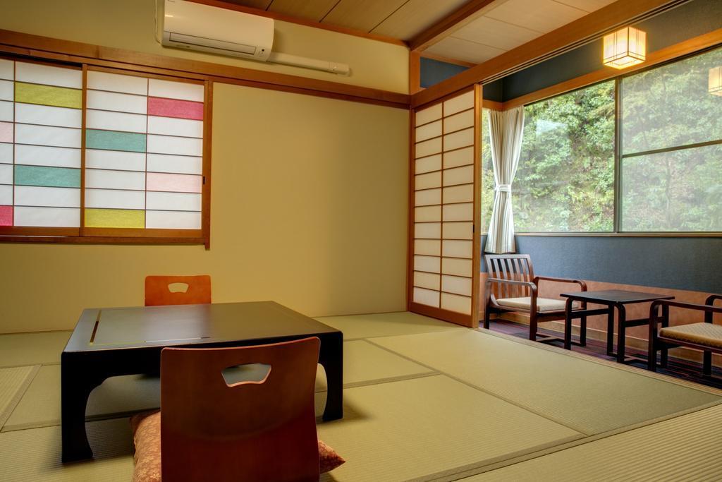 Yugawara-Onsen Komachikan Buitenkant foto